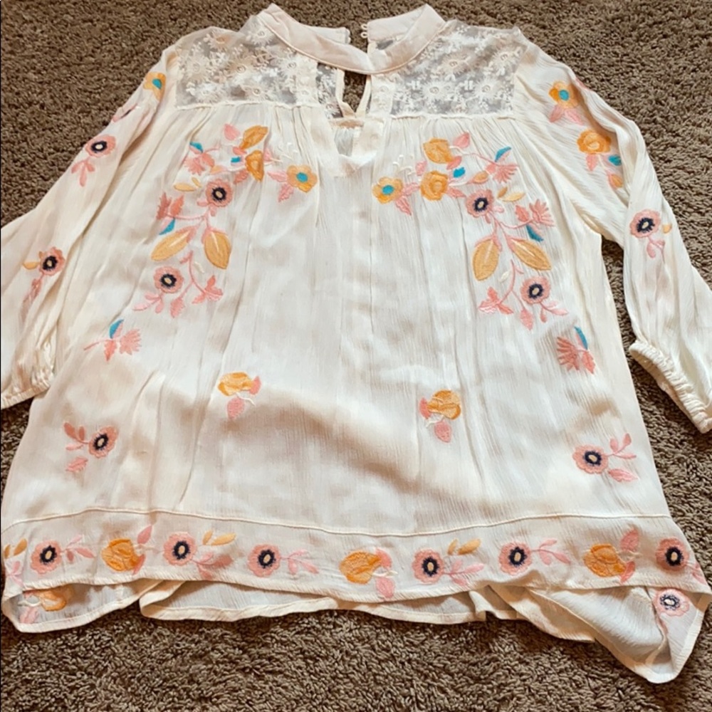 flowy embroidery half sleeve blouse